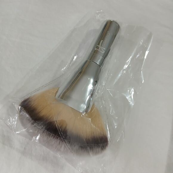 IT COSMETIC BRUSH BUNDLE NO 4-6-7-8 ALL NEW - Picture 2 of 11